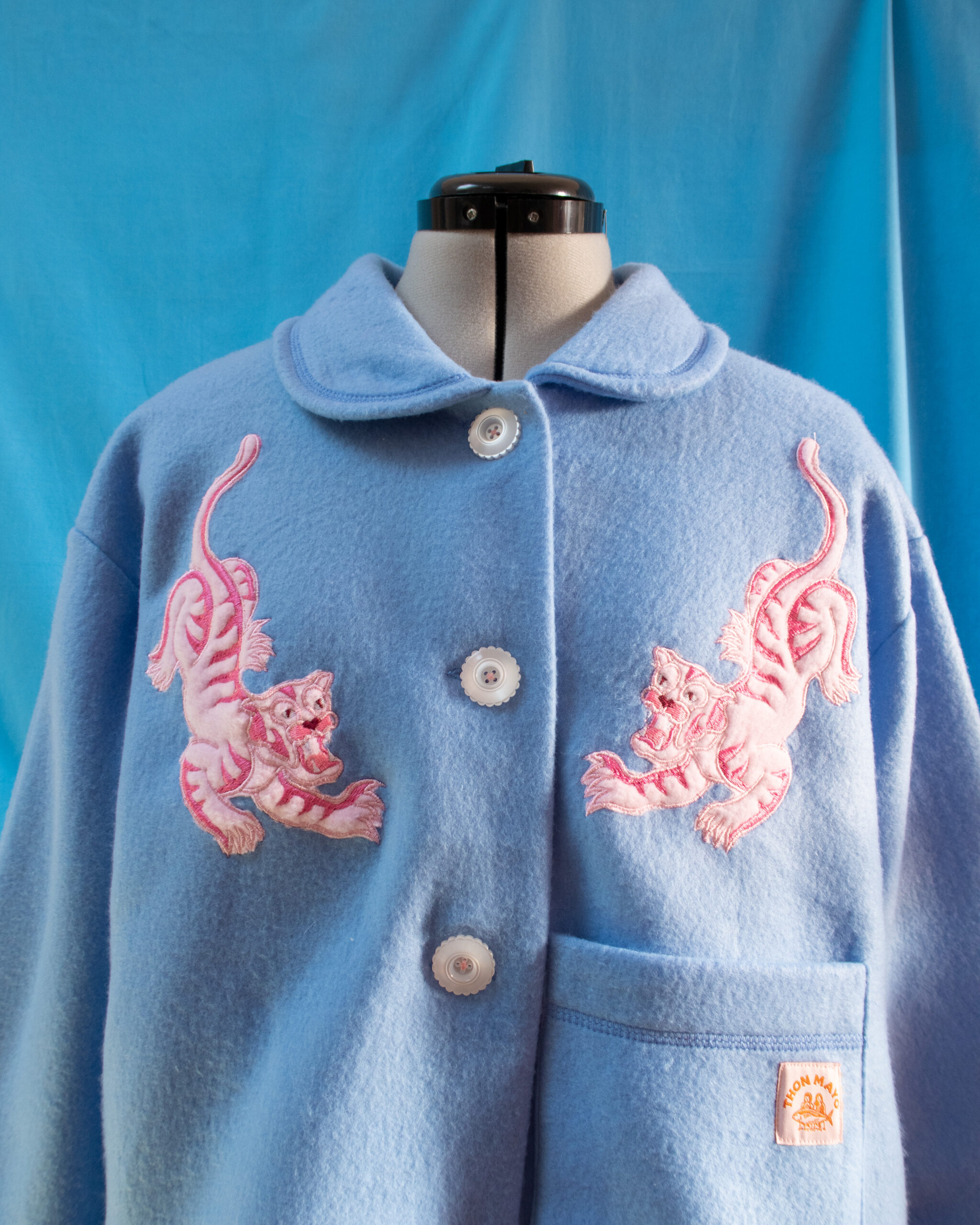 VESTE CROPED SUR-CHEMISE TIGRES - L – Image 2