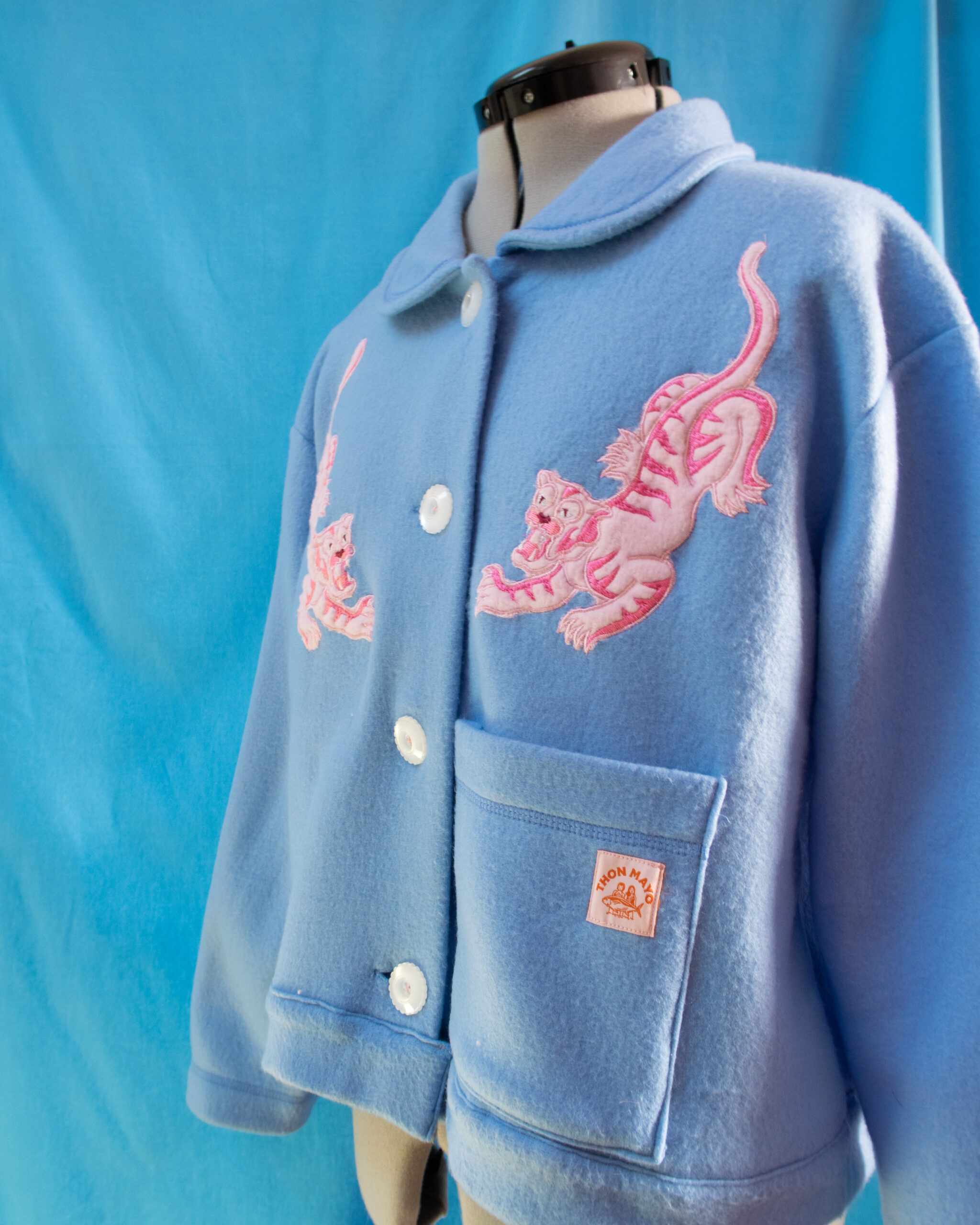 VESTE CROPED SUR-CHEMISE TIGRES - L – Image 7