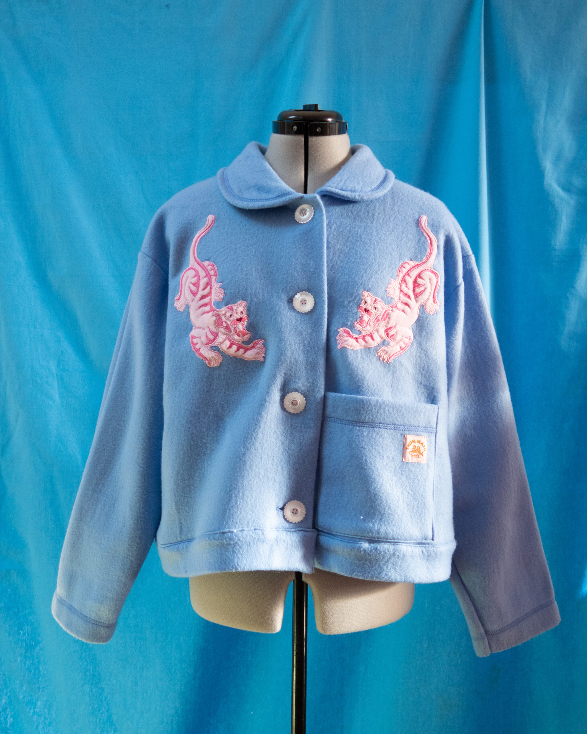 VESTE CROPED SUR-CHEMISE TIGRES - L – Image 3